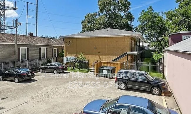 property at 1118 Monroe St
