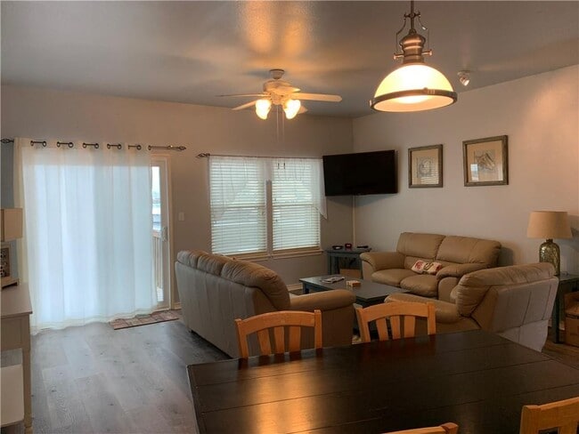 15325 Bonasse Ct in Corpus Christi, TX - Foto de edificio - Building Photo