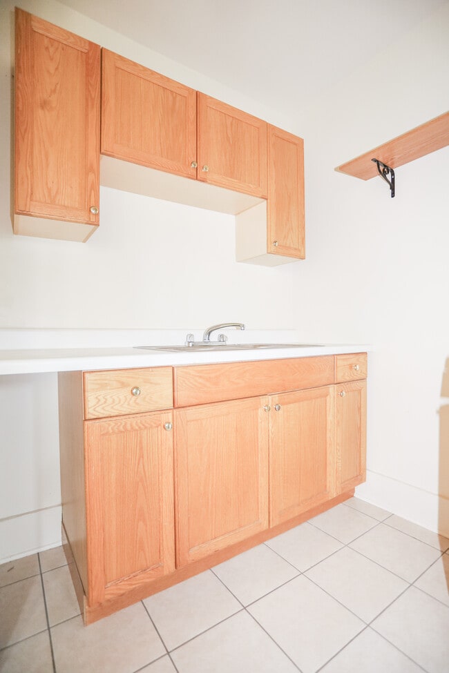 1111 W Roscoe St, Unit #27 in Chicago, IL - Foto de edificio - Building Photo