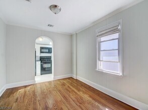 222 Lafayette Ave in Lyndhurst, NJ - Building Photo - Building Photo
