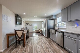 909 32nd St in Galveston, TX - Building Photo - Building Photo