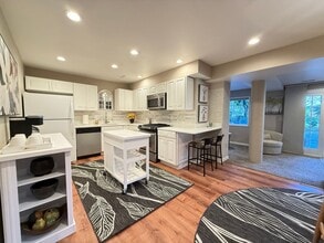 3417 122nd Pl NE in Bellevue, WA - Building Photo - Building Photo