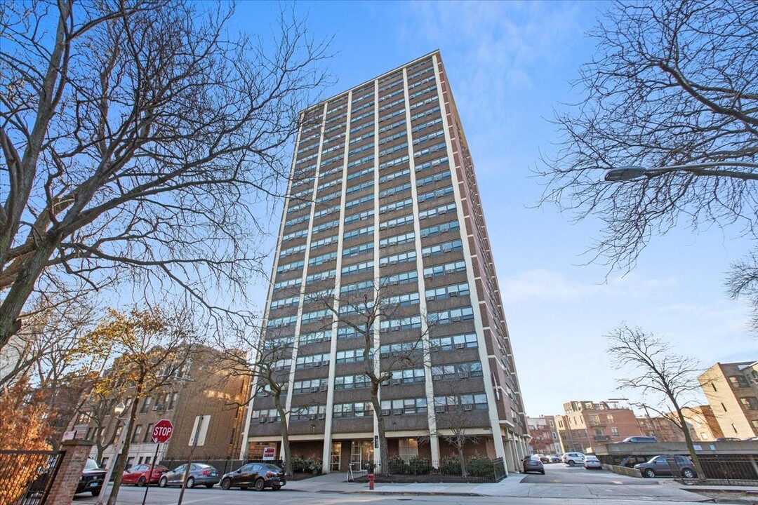 833 W Buena Ave in Chicago, IL - Building Photo