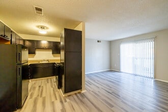 The Landing on Farmhurst in Charlotte, NC - Building Photo - Interior Photo