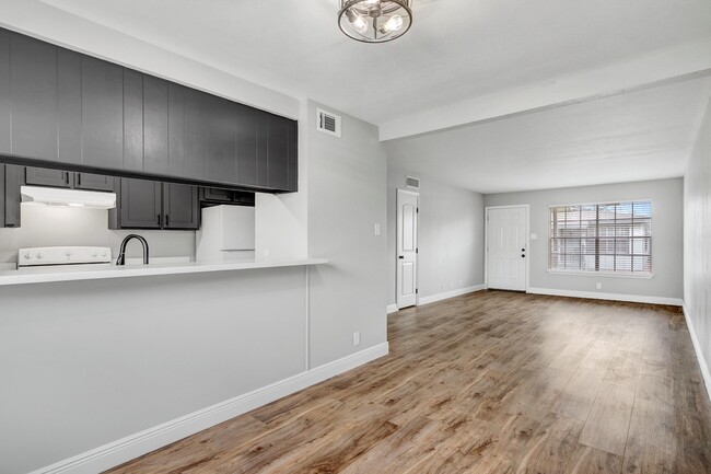 Spanish Villa Apartments in Beaumont, TX - Building Photo - Building Photo