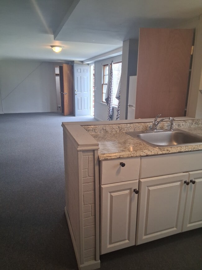 195 Emerald Pl, Unit #2 in Stratford, CT - Building Photo - Building Photo