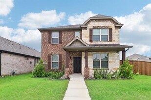 1200 Milfoil Dr in Justin, TX - Building Photo
