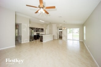 154 NW Curtis St in Port St. Lucie, FL - Foto de edificio - Building Photo