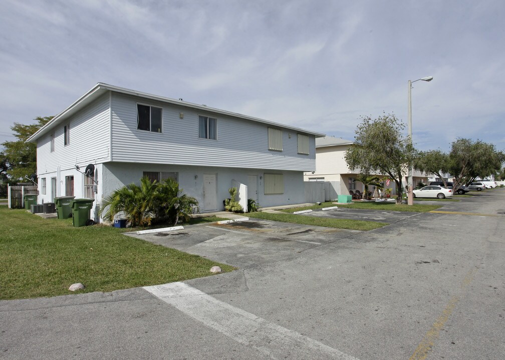 Seagrape Village in Homestead, FL - Building Photo