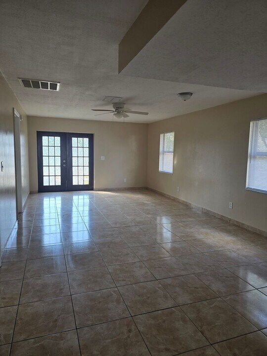 609 N Palm Dr in Plant City, FL - Building Photo
