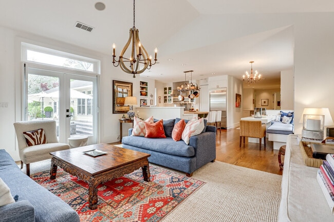 6256 Dry Creek Rd in Napa, CA - Building Photo - Building Photo