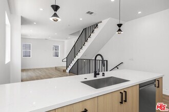 5048 Cleon Ave in Los Angeles, CA - Building Photo - Building Photo