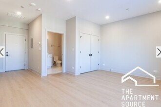 4102 N Sheridan Rd, Unit 2 in Chicago, IL - Building Photo - Building Photo