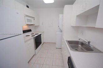 7935 SW 86th St in Miami, FL - Building Photo - Building Photo