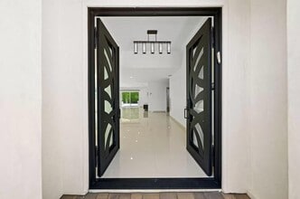 6243 Berquist Ave in Woodland Hills, CA - Foto de edificio - Building Photo