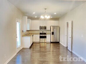 741 Mitscher Dr in Spring Hill, TN - Foto de edificio - Building Photo