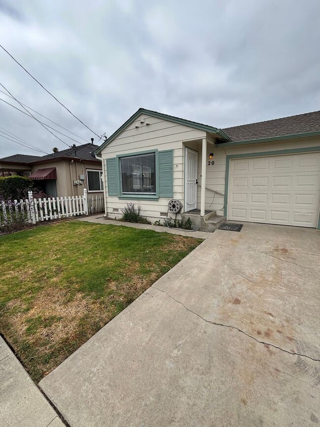 18-20 Anne St in Salinas, CA - Foto de edificio - Building Photo