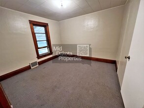 908 E 3rd Ave in Mitchell, SD - Building Photo - Building Photo