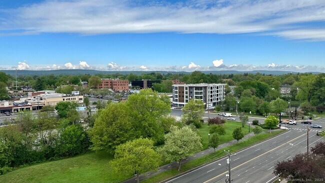 920 Farmington Ave-Unit -212 in West Hartford, CT - Foto de edificio - Building Photo