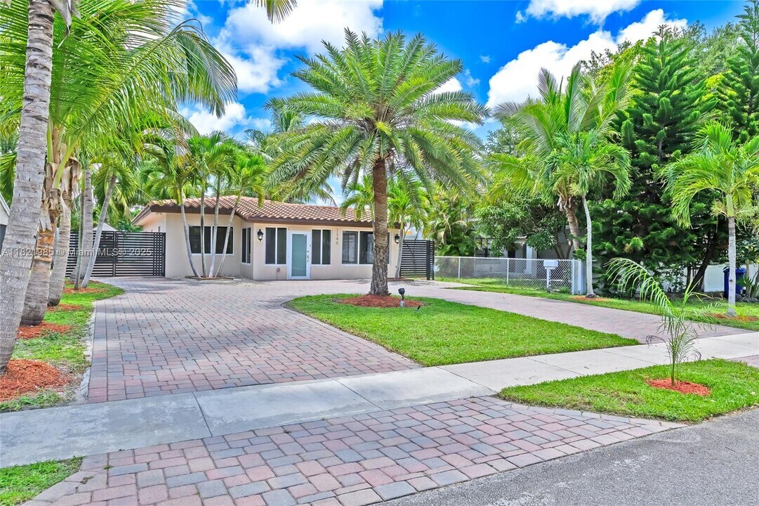 1340 NE 177th St in North Miami Beach, FL - Building Photo