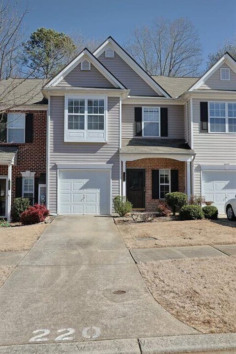 220 Azalea Cir in Cumming, GA - Building Photo