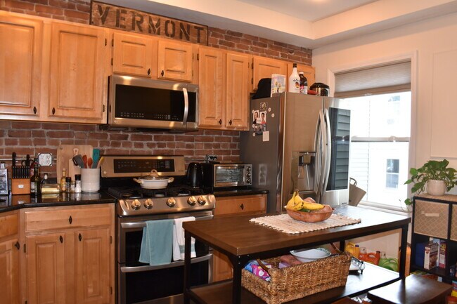 431 Faneuil St, Unit #1C