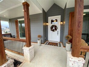 300 Waterfall Ln in Springdale, AR - Building Photo - Building Photo