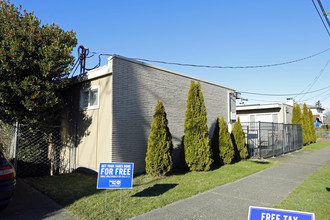 Olympus Apartments in Seattle, WA - Building Photo - Building Photo