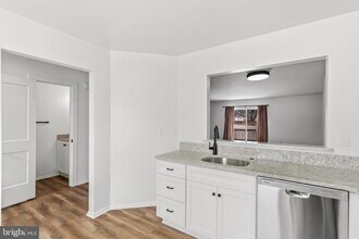 6096 Majors Ln in Columbia, MD - Building Photo - Building Photo