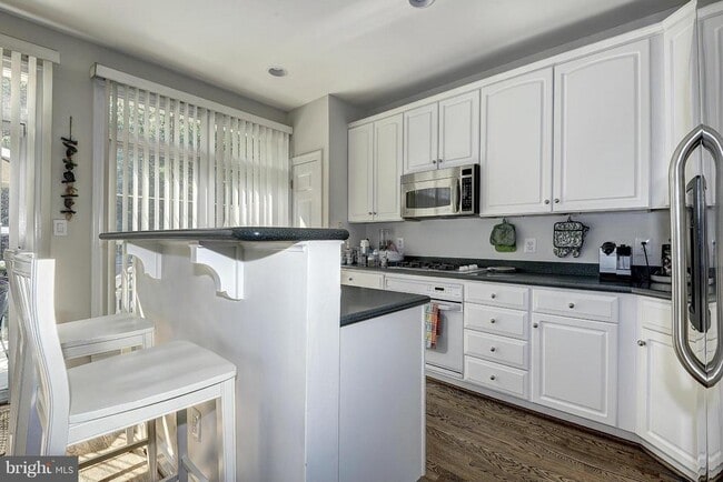 2225 N Oak Ct in Arlington, VA - Building Photo - Building Photo