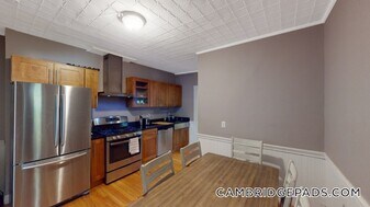 173 Rindge Ave, Unit 1R in Cambridge, MA - Building Photo