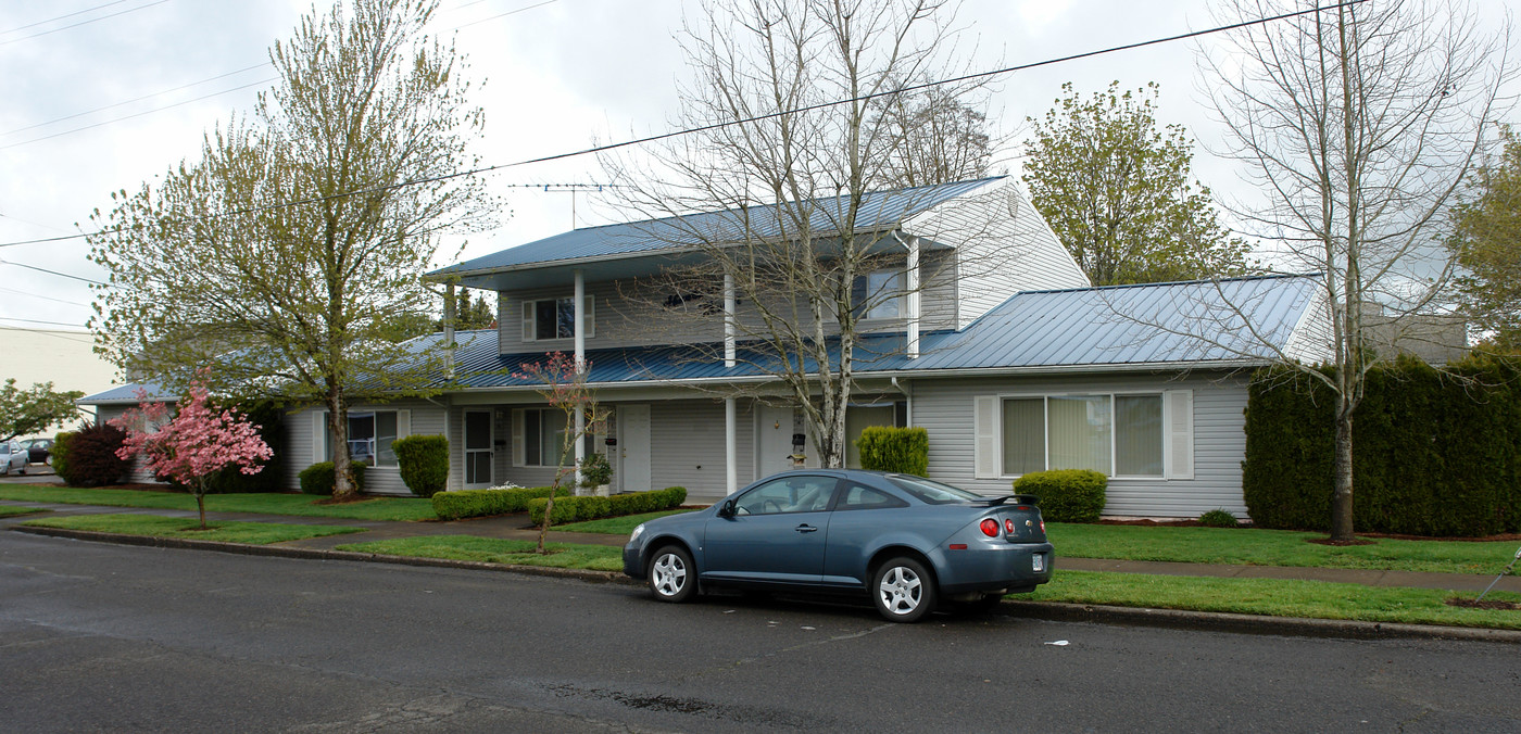 Abundance Manor in Lebanon, OR - Building Photo