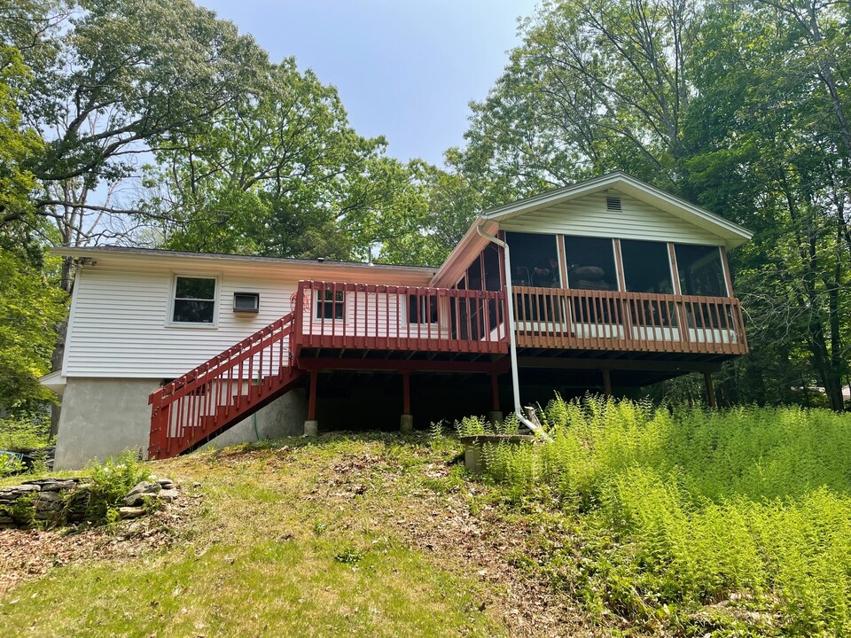 27 Hunting Lodge Rd in Storrs Mansfield, CT - Building Photo