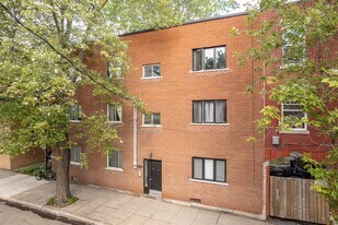2731 Saint-Charles Rue in Montréal, QC - Building Photo