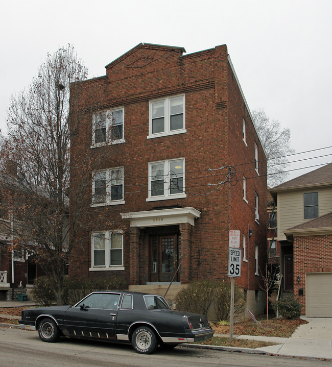 2925 Eden Ave in Cincinnati, OH - Foto de edificio - Building Photo