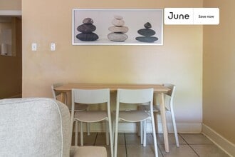 9104 Quail Creek Dr in Austin, TX - Foto de edificio - Building Photo