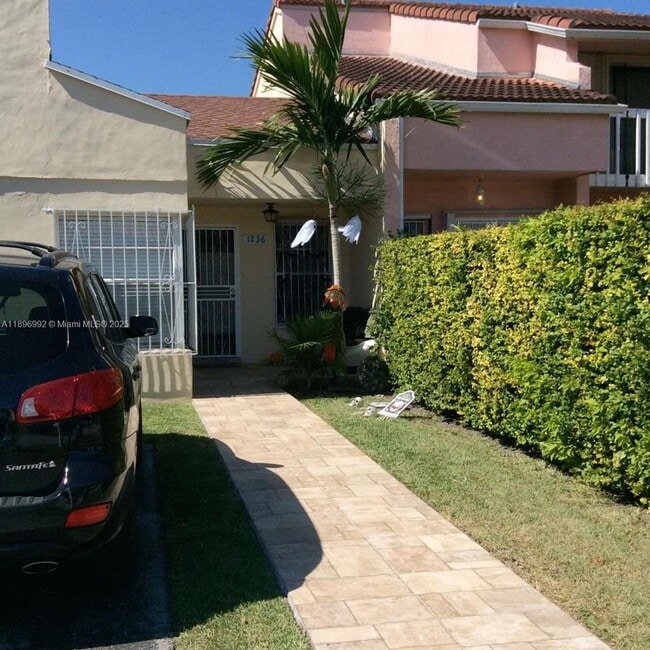 1236 SW 104th Ct in Miami, FL - Building Photo - Building Photo