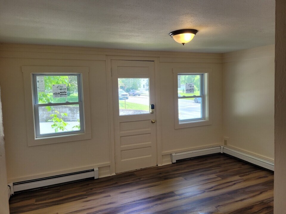 85 Court St, Unit A in Middlebury, VT - Foto de edificio
