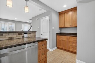 15 S Waiola Ave in La Grange, IL - Building Photo - Building Photo