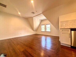 21 Bellevue St, Unit 3 in Waltham, MA - Foto de edificio - Building Photo