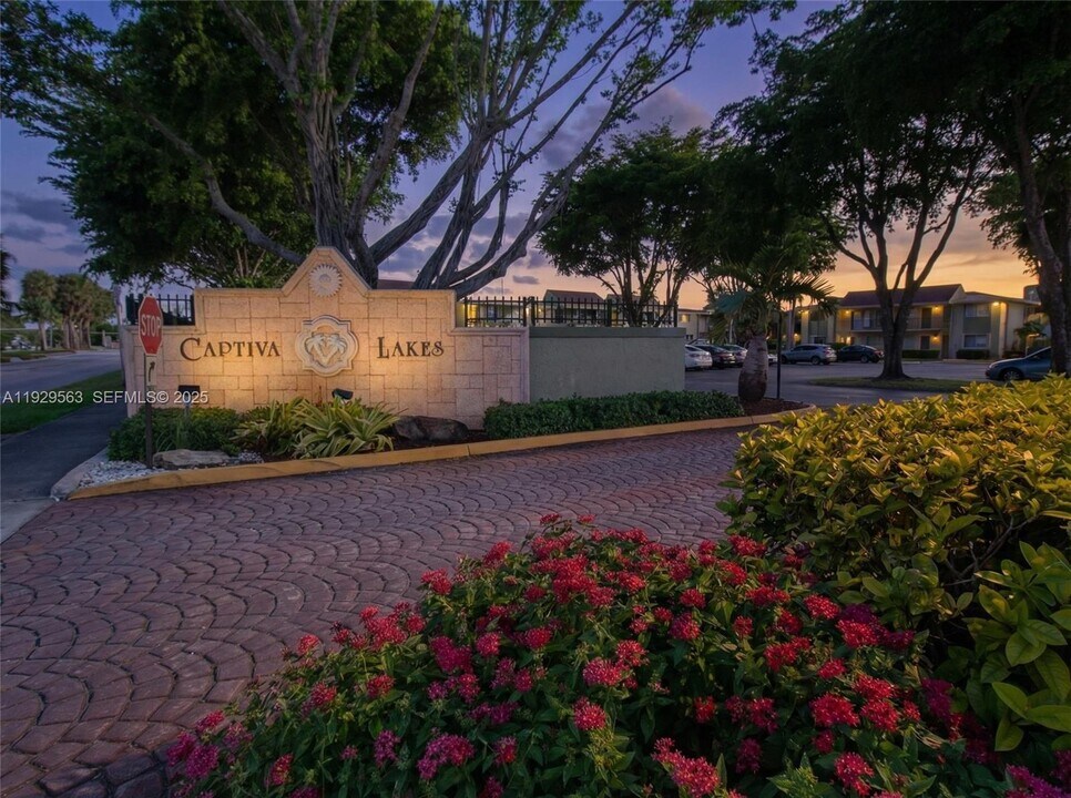 8311 SW 142nd Ave in Miami, FL - Building Photo