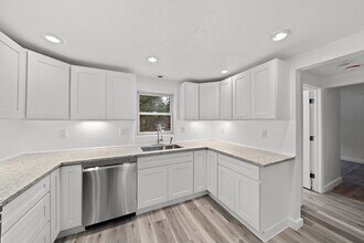 4 Oaken Bucket Ln in Plymouth, MA - Building Photo - Building Photo