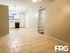 205 Wyndham Cir in Greenville, NC - Building Photo - Building Photo