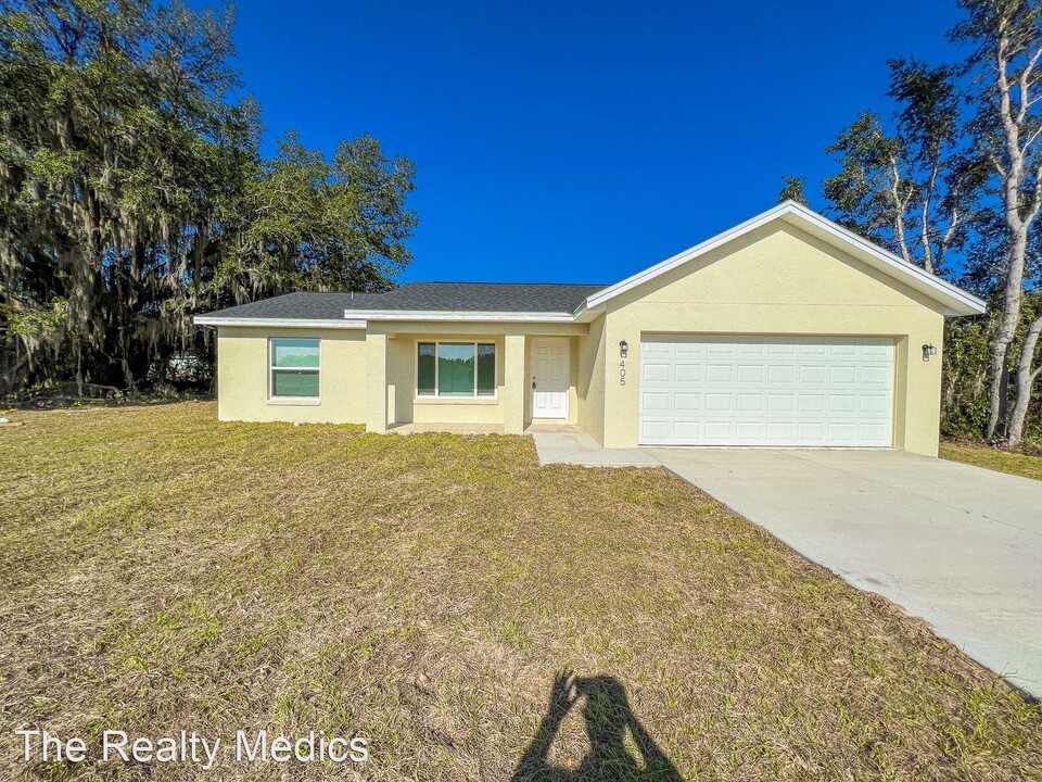 405 Malauka Loop in Ocklawaha, FL - Foto de edificio