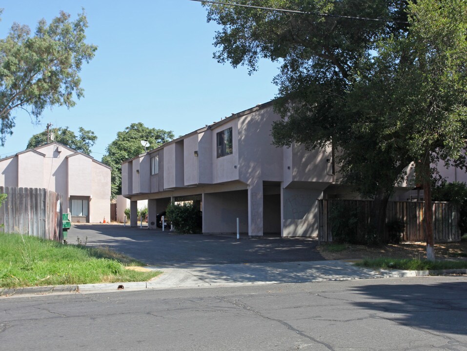1905 N El Dorado St in Stockton, CA - Foto de edificio