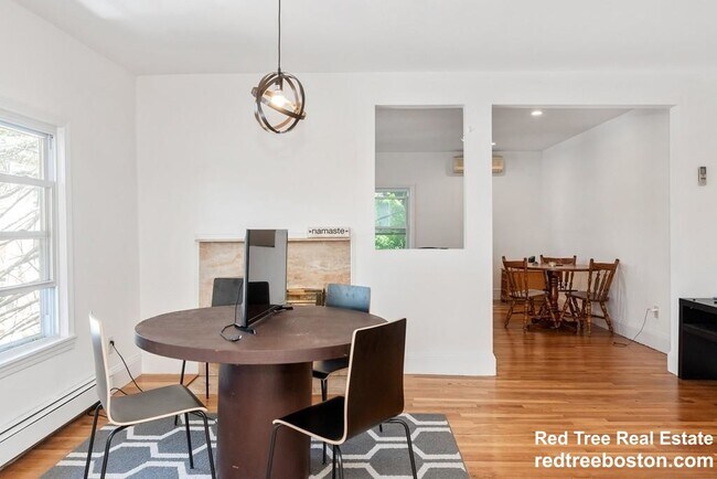 21 Kinross Rd, Unit 1 in Boston, MA - Building Photo - Building Photo