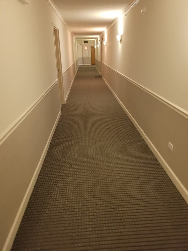 8030 Riverwalk Dr in Lyons, IL - Building Photo - Building Photo