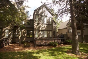 8 Eaglewood in Bend, OR - Building Photo