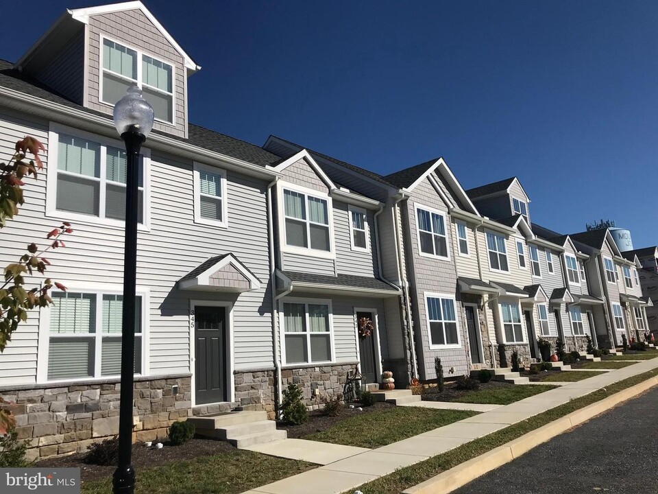 323 Martin Ave in Mount Joy, PA - Building Photo