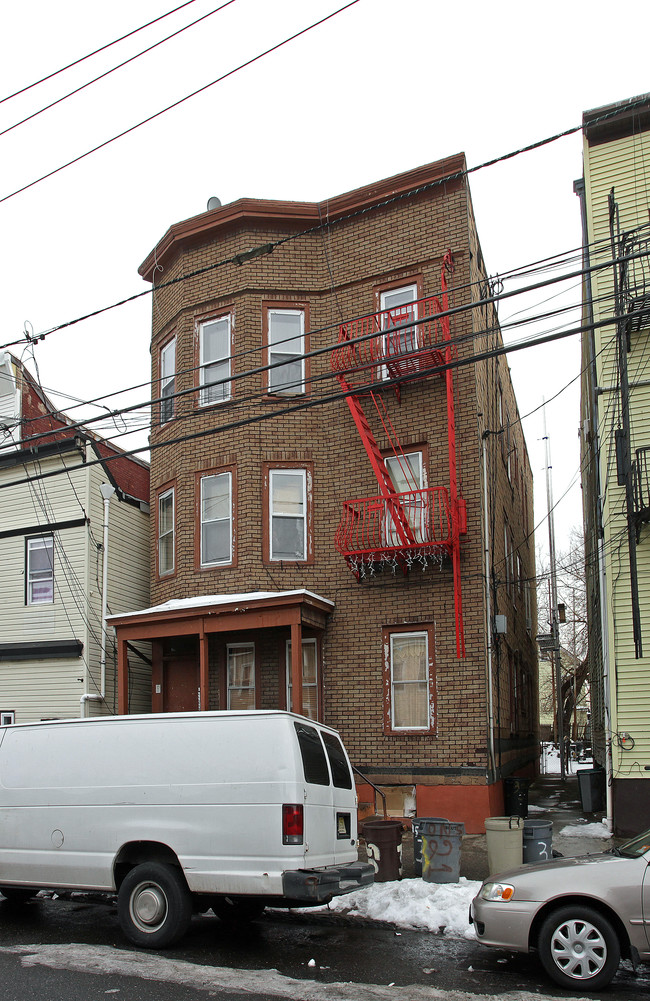 35 Jackson St in Passaic, NJ - Foto de edificio - Building Photo